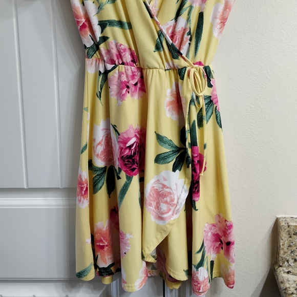 Dress - Picture 2 of 4